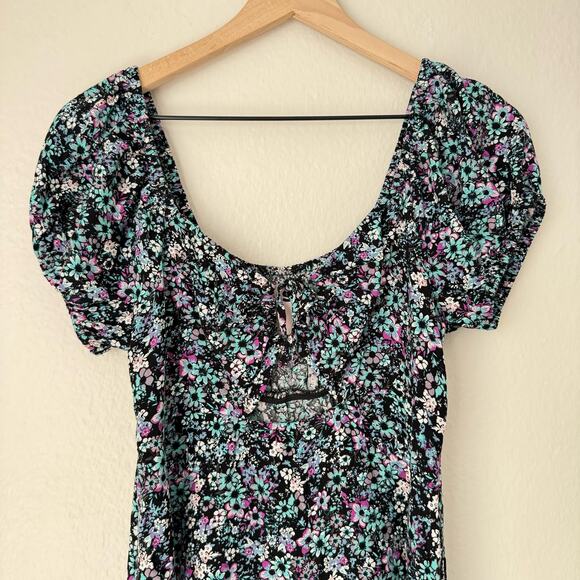 SO Womens Blue Floral Mini Dress Puff Sleeve Babydoll Keyhole Preppy Size Medium - Picture 4 of 7